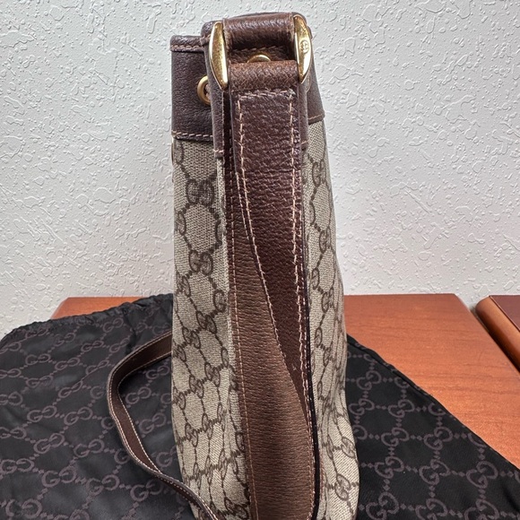 Auth Gucci GG Supreme PVC x Leather Beige Drawstring Shoulder Bag - Picture 10 of 14